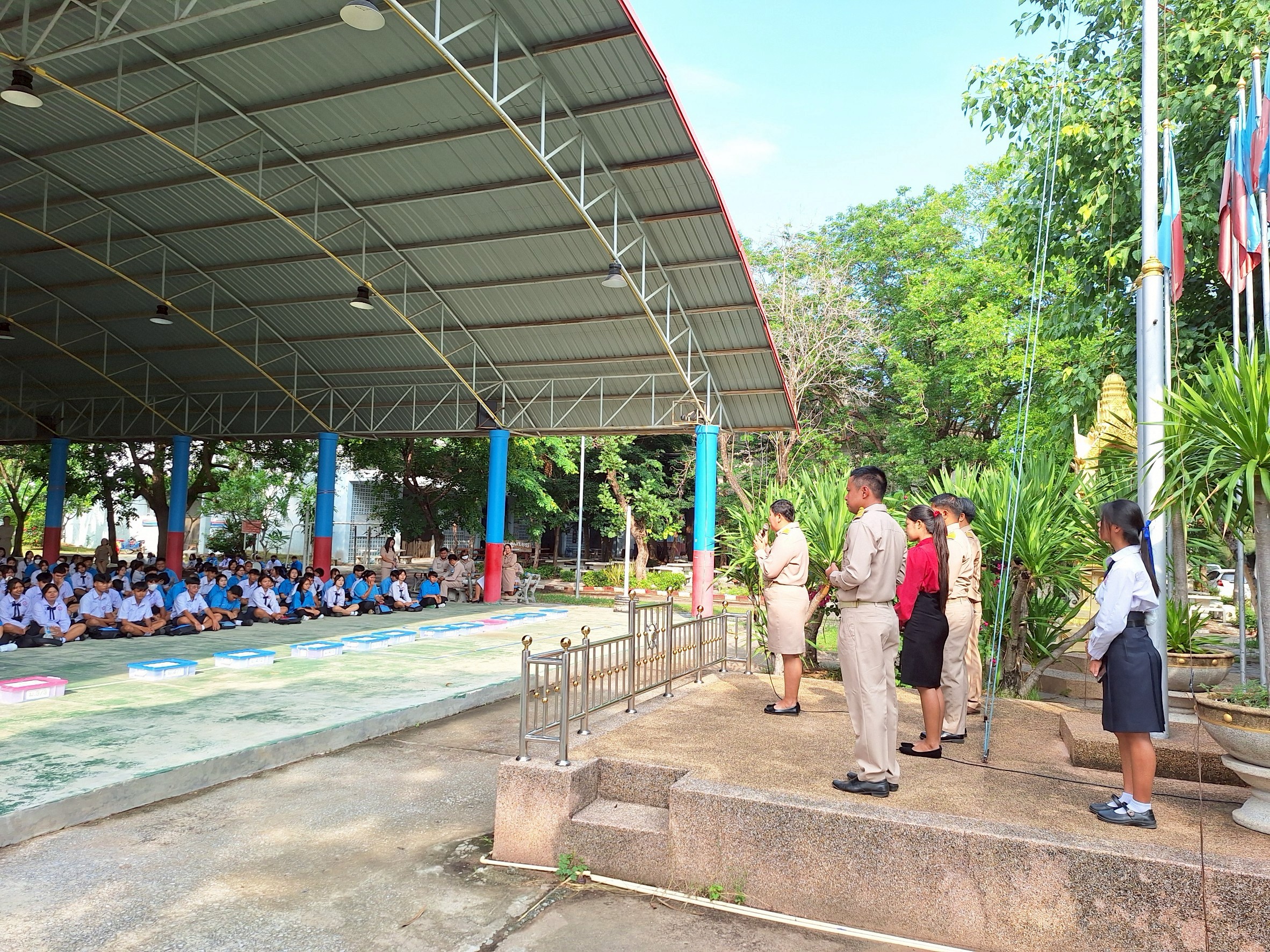 LINE_ALBUM_phx.txnrab peid phakh reiyn 1_2568 laea naeana khru him_250520_6.jpg